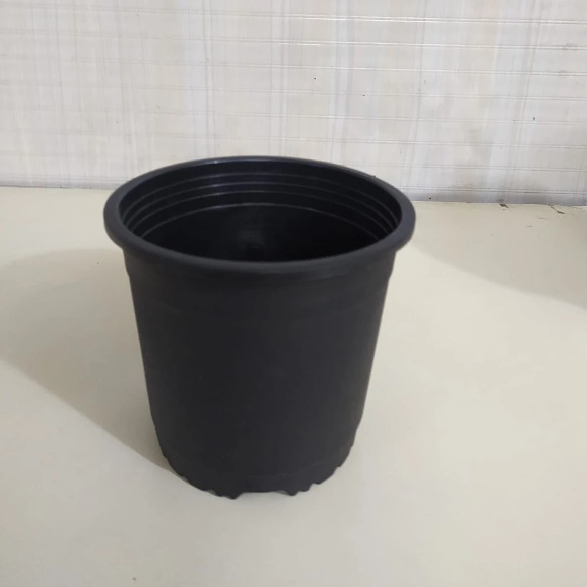 CGASPL Round Pots 6" Flower Pot Black Colour Sunrise Series (14.5 Cm) 4 CGASPL Round Pots 6" Flower Pot Black Colour Sunrise Series (14.5 Cm)