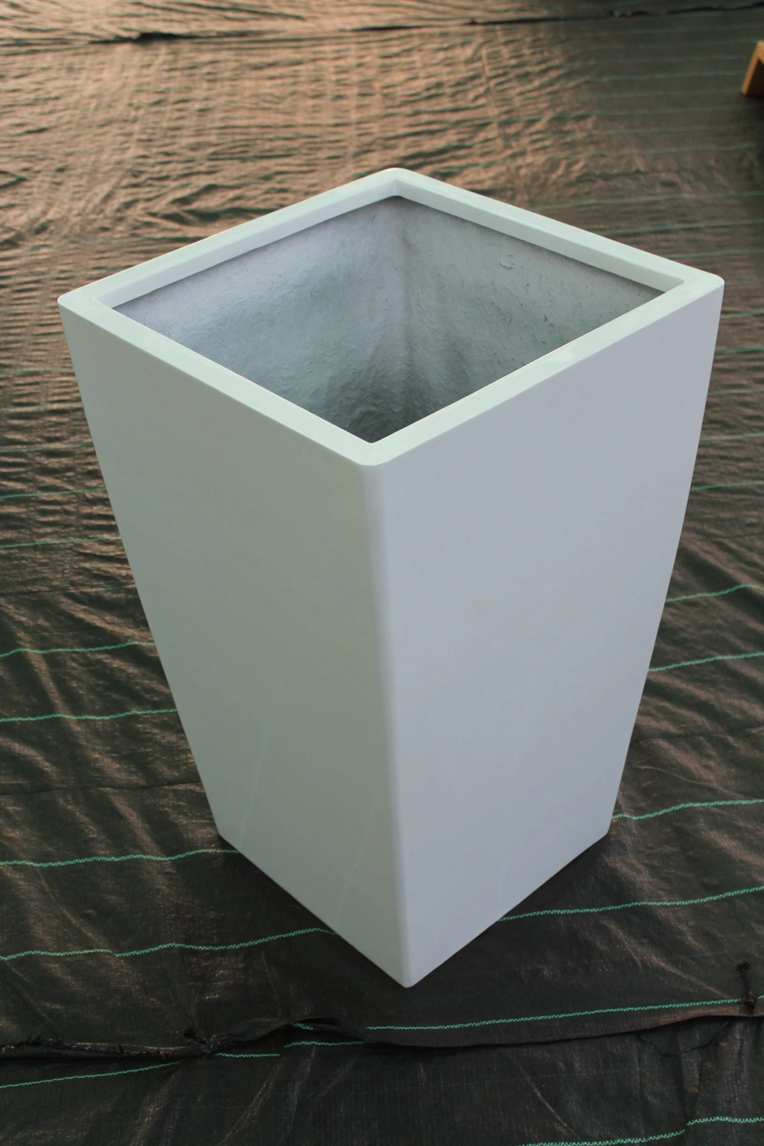 CGASPL Eleganza 700 White Fiber Planter 3 CGASPL Eleganza 700 White Fiber Planter