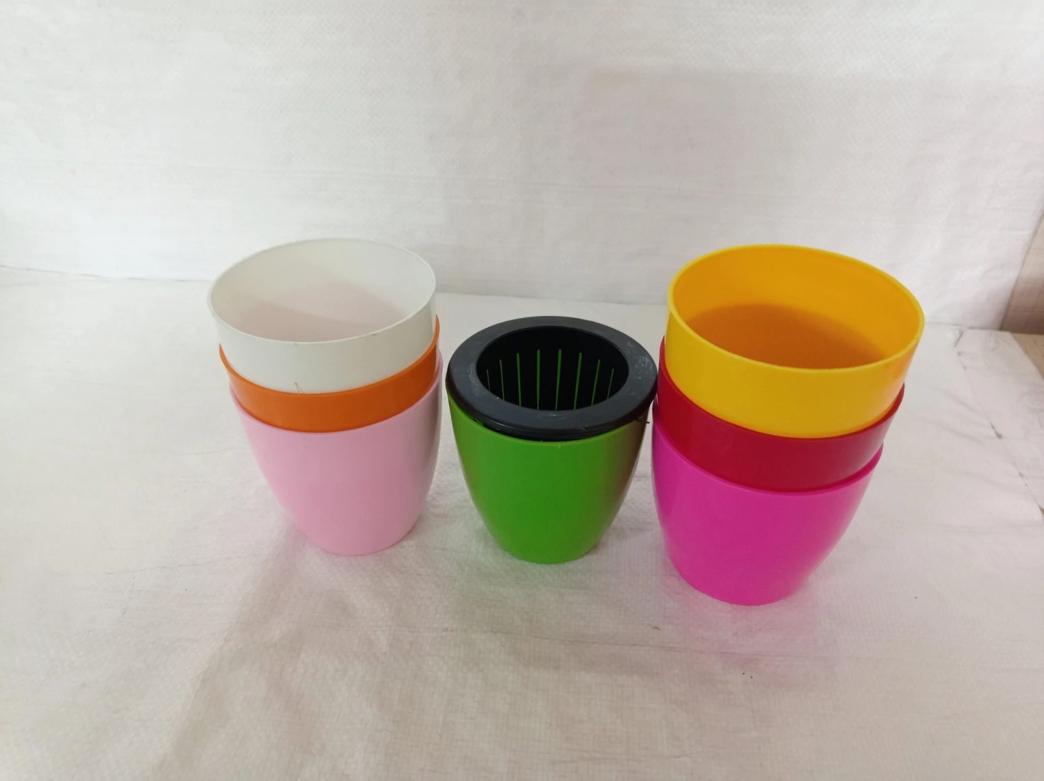 CGASPL Self Watering Planter 4", Mutli Color (Pack Of 6) Pot-Planters 5 CGASPL Self Watering Planter 4", Mutli Color (Pack Of 6) Pot-Planters