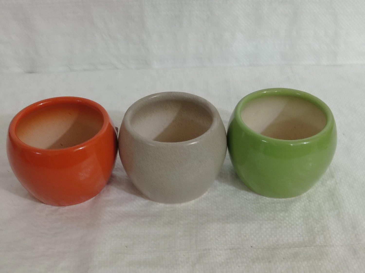 CGASPL Pot-Planters Round Ceramic Pots Set (Qty 3 Pots) Orange, Off White & Green 4 CGASPL Pot-Planters Round Ceramic Pots Set (Qty 3 Pots) Orange, Off White & Green