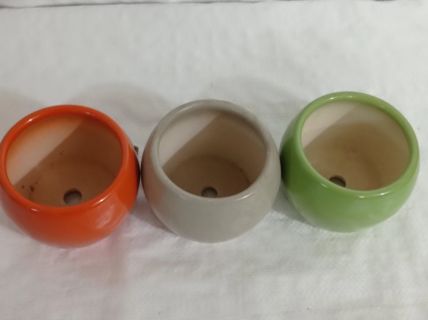 CGASPL Pot-Planters Round Ceramic Pots Set (Qty 3 Pots) Orange, Off White & Green 5 CGASPL Pot-Planters Round Ceramic Pots Set (Qty 3 Pots) Orange, Off White & Green