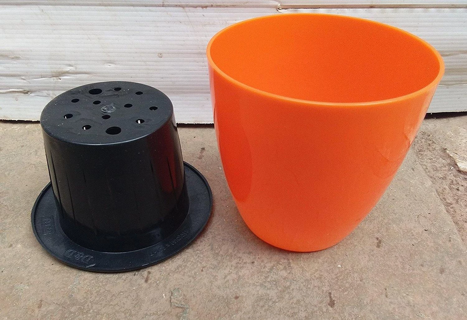 CGASPL Self Watering Planter 4", Orange (Pack Of 6) Pot-Planters 5 CGASPL Self Watering Planter 4", Orange (Pack Of 6) Pot-Planters