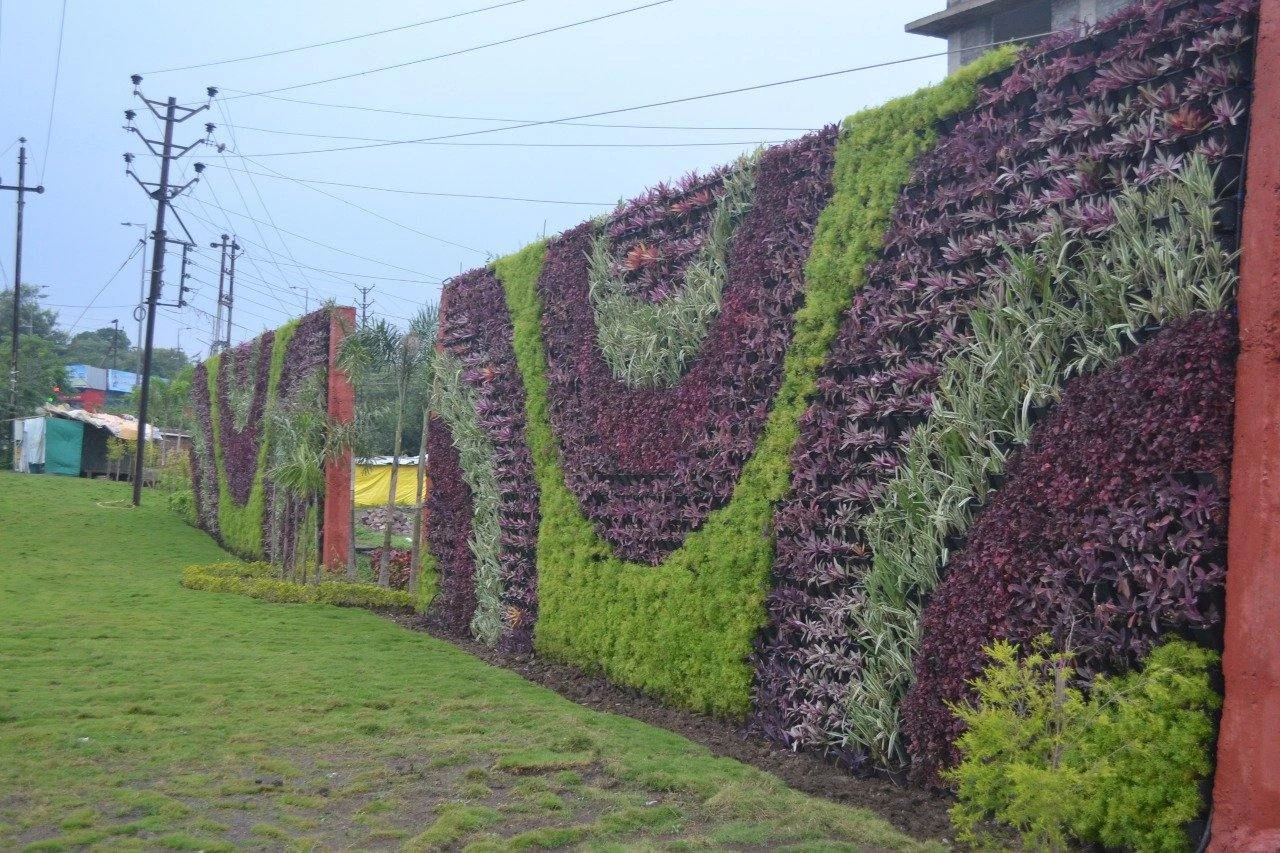 CGASPL Pot-Planters Vertical Wall Garden Model Vertigrow, Black (1 Frame + 3 Pots) 9 CGASPL Pot-Planters Vertical Wall Garden Model Vertigrow, Black (1 Frame + 3 Pots)