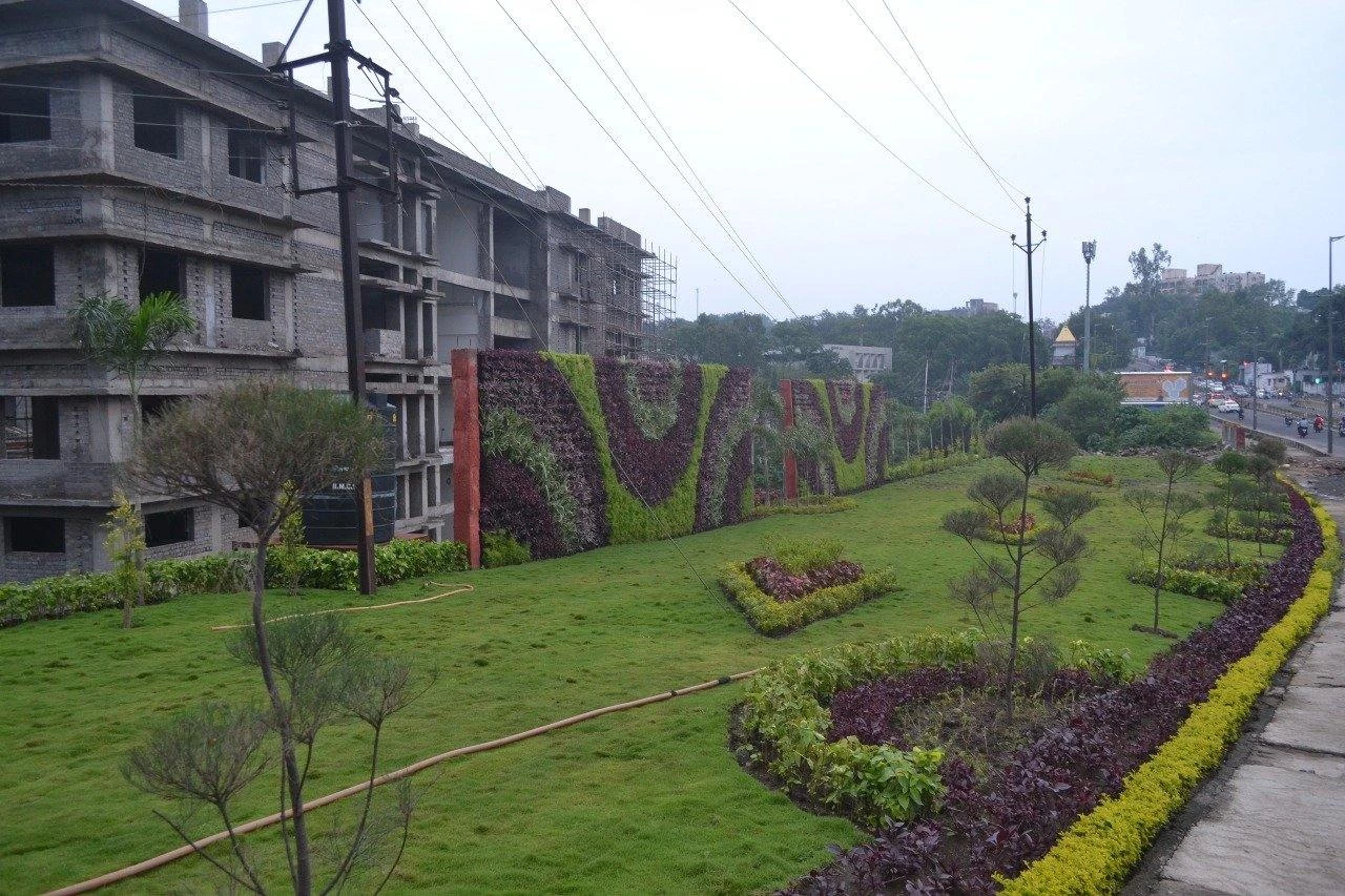 CGASPL Pot-Planters Vertical Wall Garden Model Vertigrow, Black (1 Frame + 3 Pots) 8 CGASPL Pot-Planters Vertical Wall Garden Model Vertigrow, Black (1 Frame + 3 Pots)